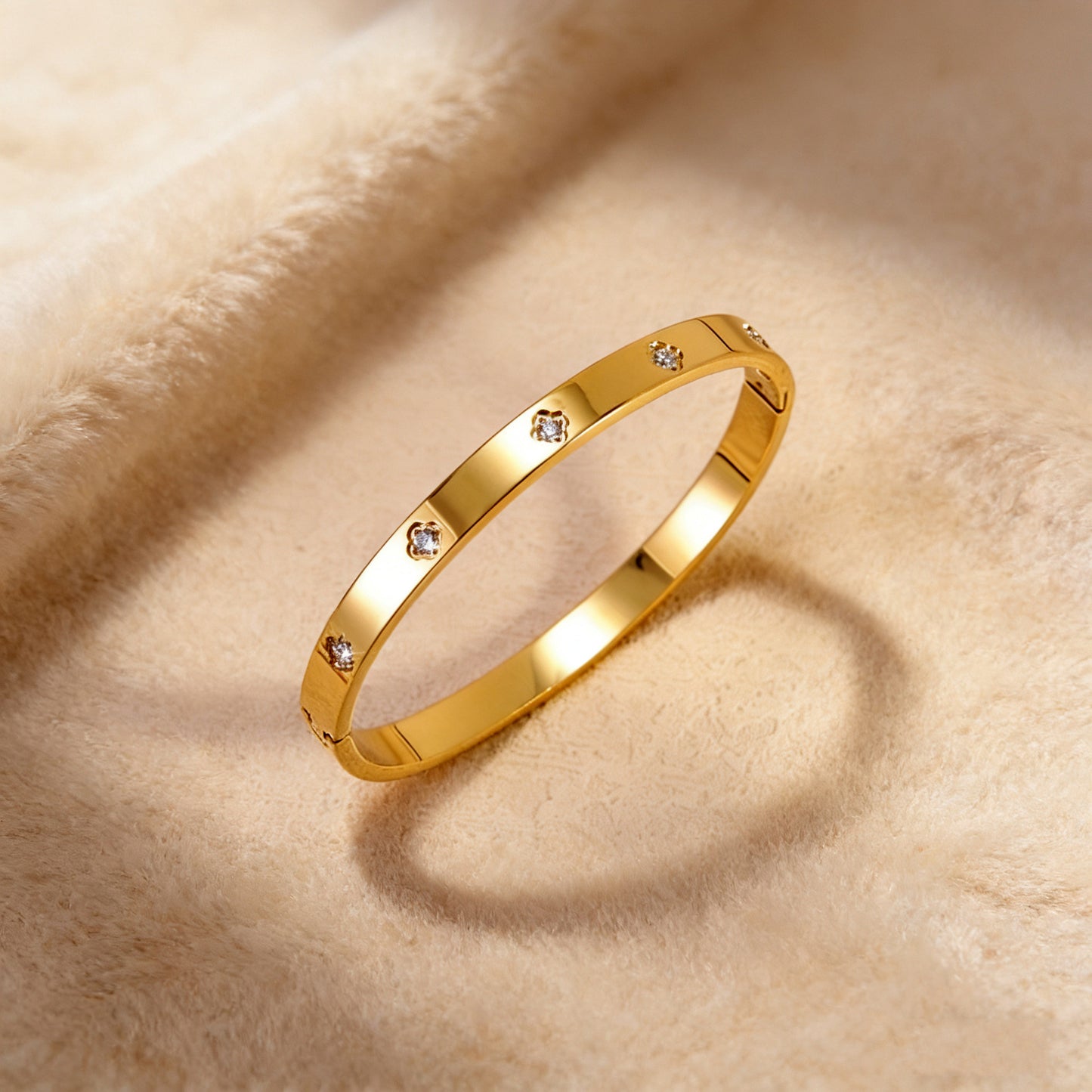 Elegant 18K Gold Plated Geometric Round Titanium Steel Bracelet