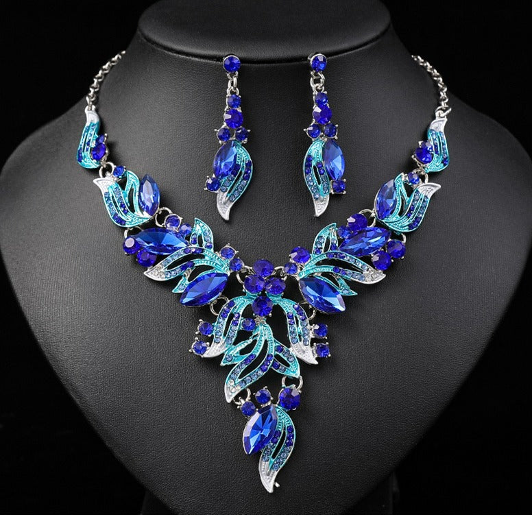 Vintage Floral Pendant Necklace Set for Women Alloy Plated Sweater Chain with Leaf and Petal Accents