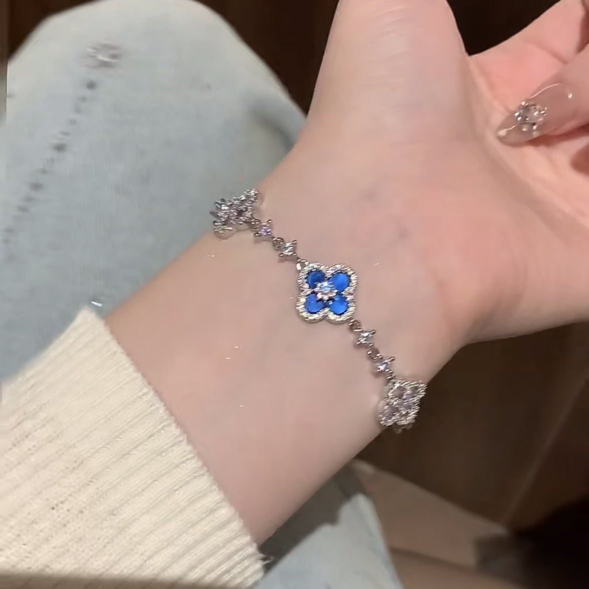 Sweet Elegant Geometric Floral Brass Inlaid Cubic Zirconia Bracelet for Women