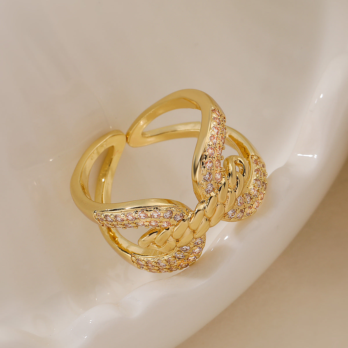 Anello Aperto Geometrico Minimalista da Donna in Rame con Placcatura in Oro 18K e Intarsio di Zirconi
