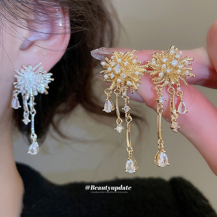 Pendientes de botón de perlas con circonitas y diseño de fuegos artificiales, bañados en oro de estilo lujoso, con pasador de plata, diseño floral y estética elegante para mujer