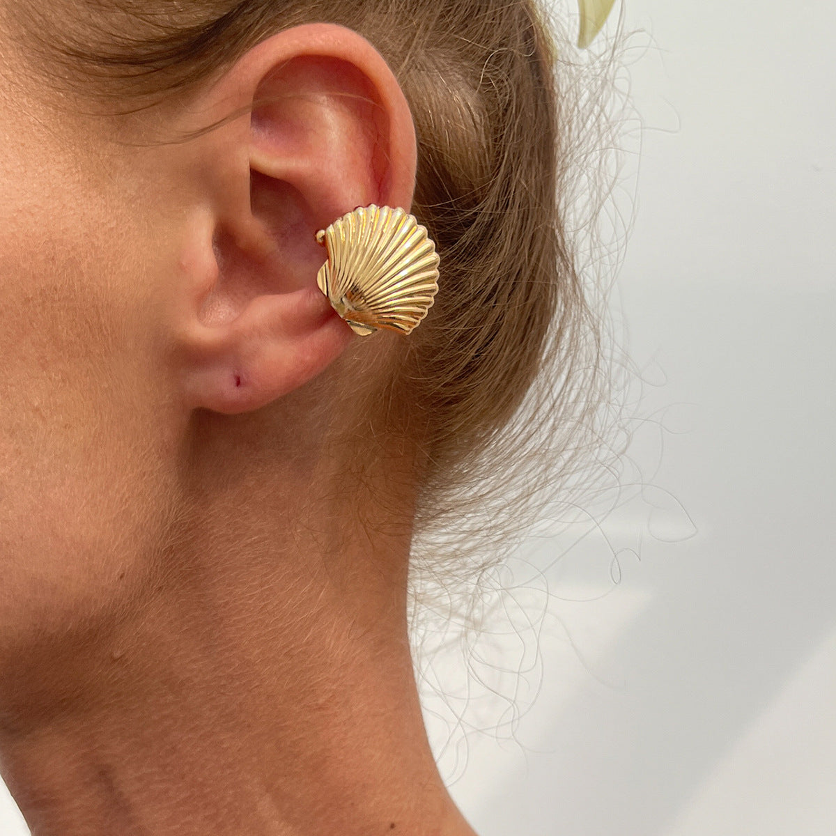 Minimalist Floral Ocean-Inspired Ear Cuff for Women Made of Alloy with Plated Finish No-Piercing Scallop Star Moon Design