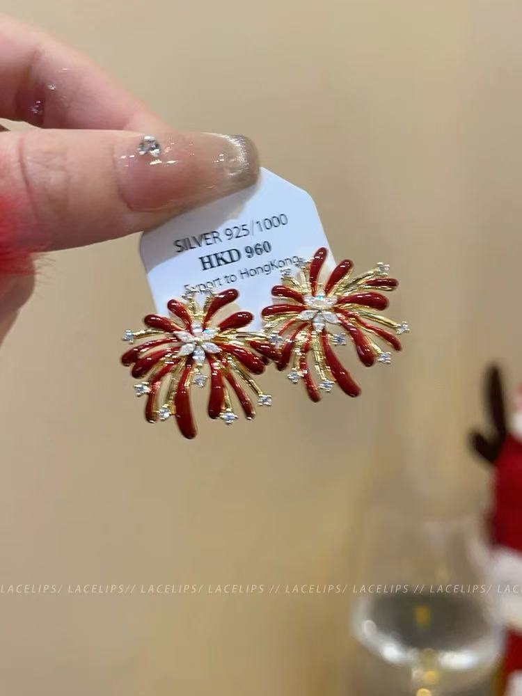 Pendientes de tuerca de aleación con forma de flor de lujo estilo retro de Hong Kong con acabado esmaltado y postes de acero inoxidable para mujer
