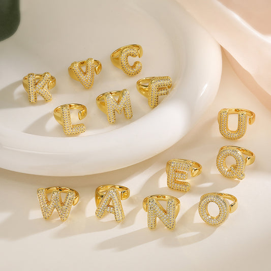 Anello minimalist geometrico con iniziale in zirconia per donna in rame placcato oro con incastonatura micro-pavé