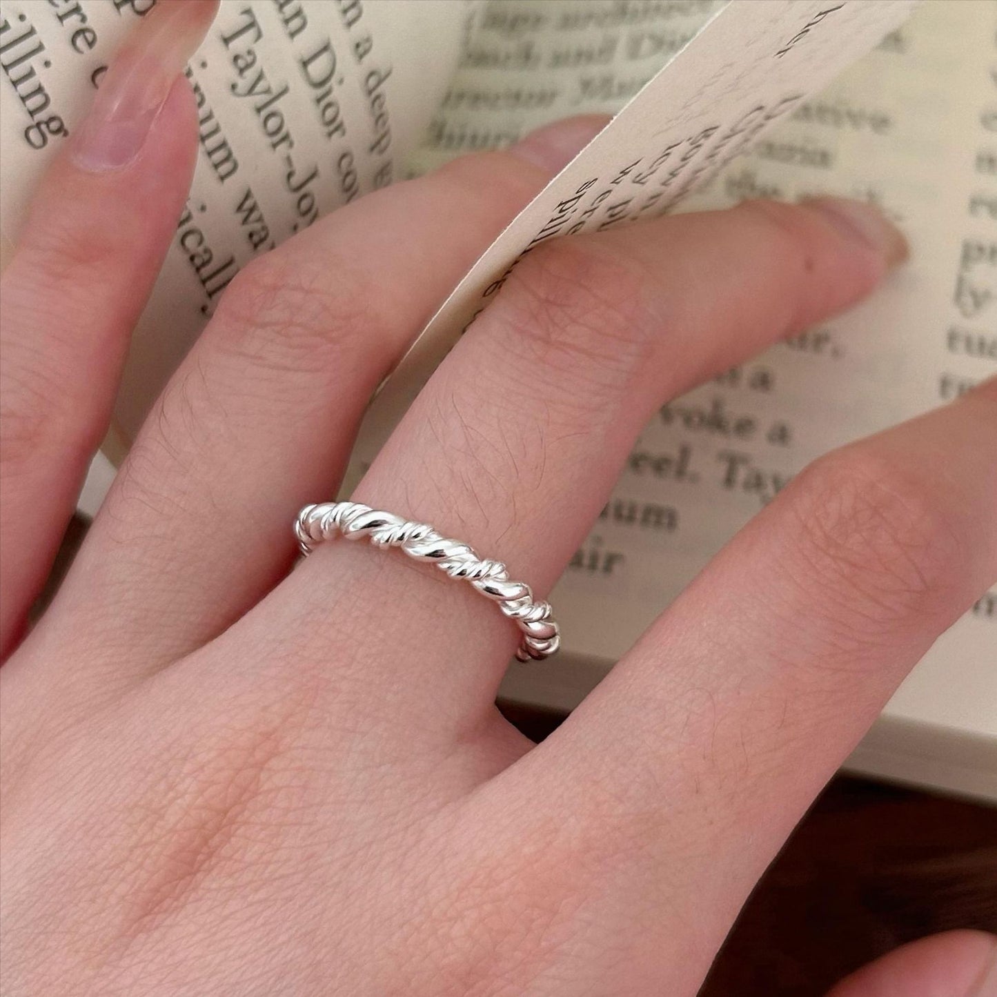 Vintage Braided Heart-Shaped 925 Sterling Silver Ring with Open Band Design