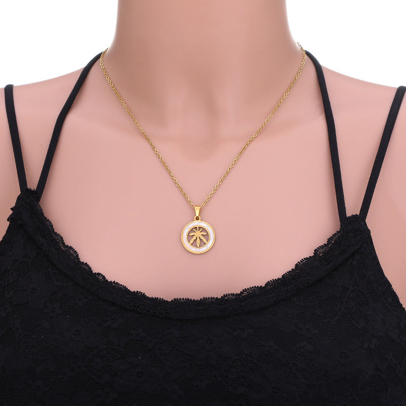 Collana pendente minimalista a foglia d'acero in acciaio inossidabile con finitura placcata per uomo e donna, collana con catena a maglie adatta per maglioni e stratificazione