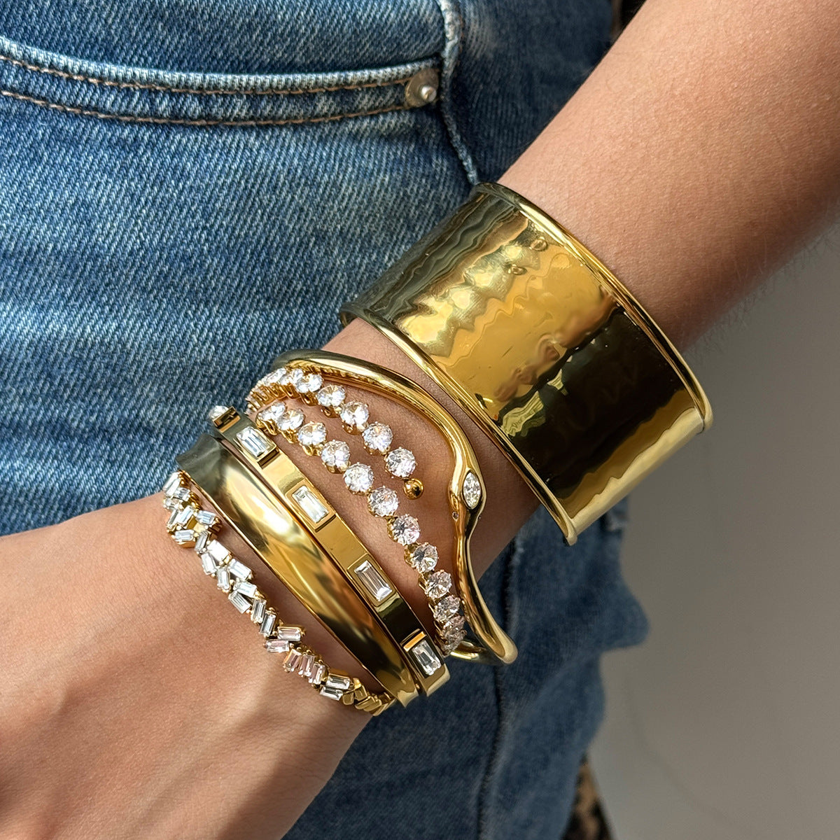 Minimalist Snake-Shaped Stainless Steel Bracelet with Rhinestone Inlay, Plated for Fade-Resistant Luxury Finish