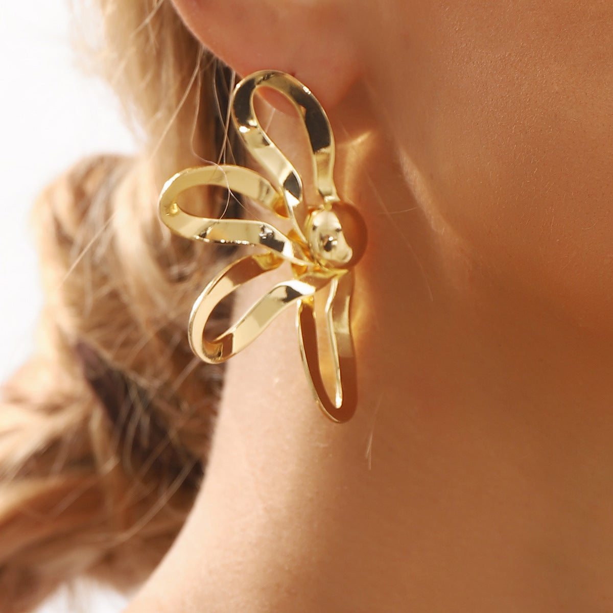 Orecchini da donna con base in ferro e finitura placcata, stile vintage, floreali, traforati, geometrici