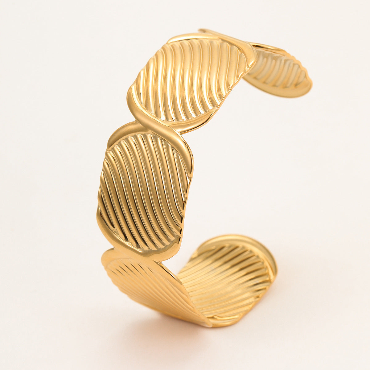 Fashion OL Geometric Hollow 18K Gold Plated Stainless Steel Bracelet for Women