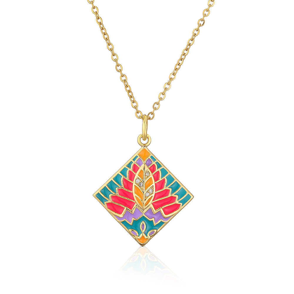 Collana con ciondolo geometrico bohémien da donna con base in rame placcata in oro vero e zirconi micro-incastonati