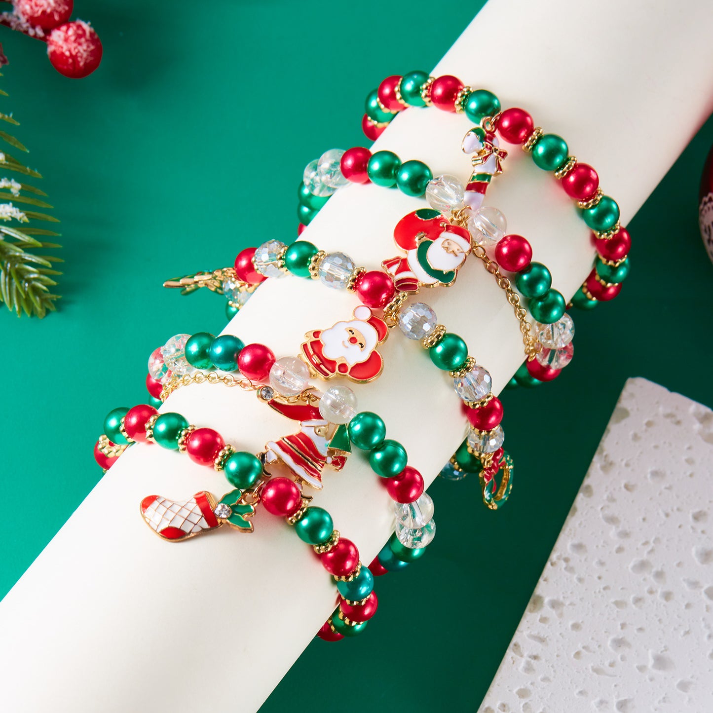Bracciale con perline da donna con ciondolo a forma di Babbo Natale in stile fumetto Fashion-Commuter, in lega, con elementi natalizi