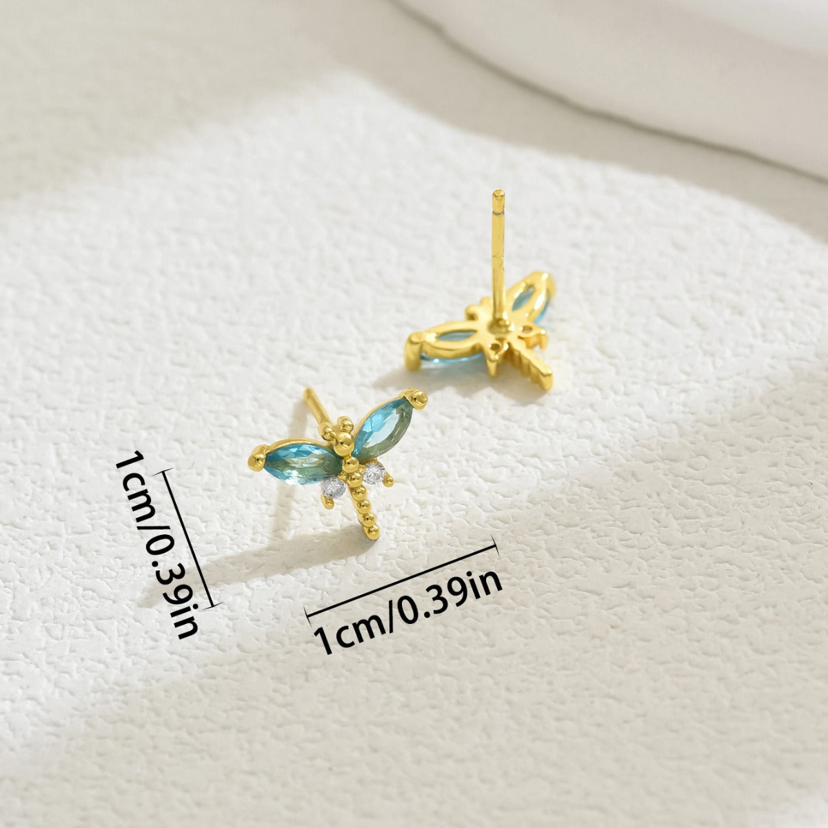 Bonitos pendientes de cobre con incrustaciones de circonitas con forma de libélula para mujer, con postes de acero inoxidable.