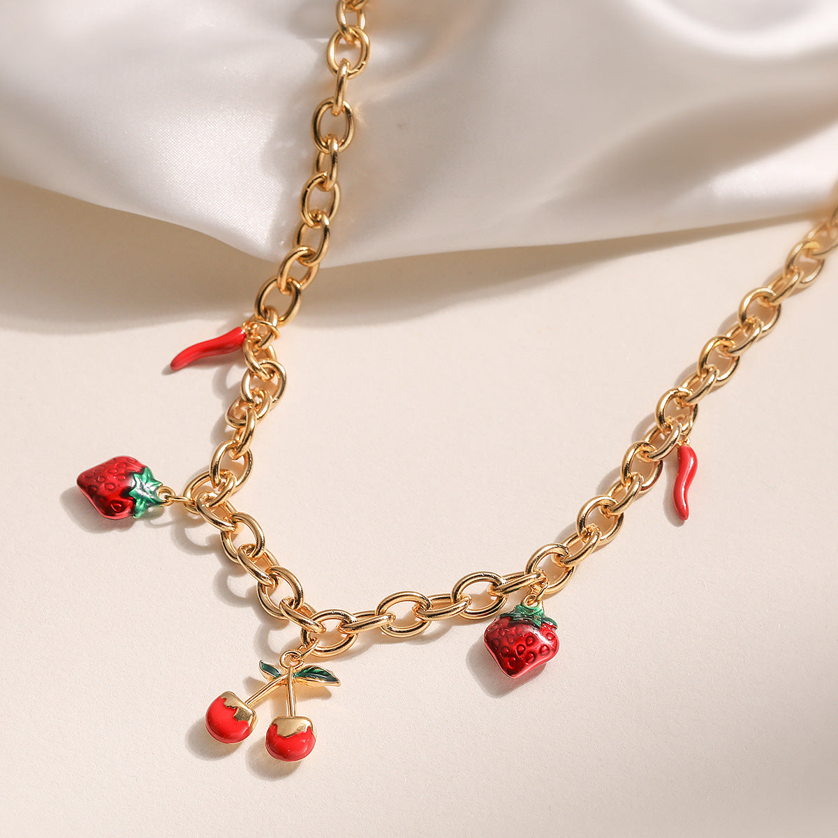 Collar Minimalista con Colgante de Cereza y Fresa para Mujer con Chapado en Oro de 18K sobre Acero Inoxidable