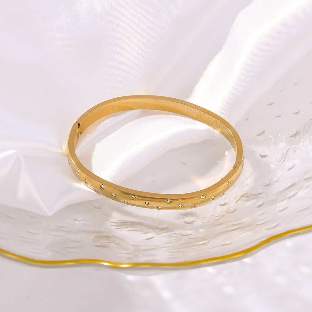 Bracciale Minimalista a Stella in Acciaio Inossidabile con Placcatura in Oro 18K e Intarsi di Strass per Donna