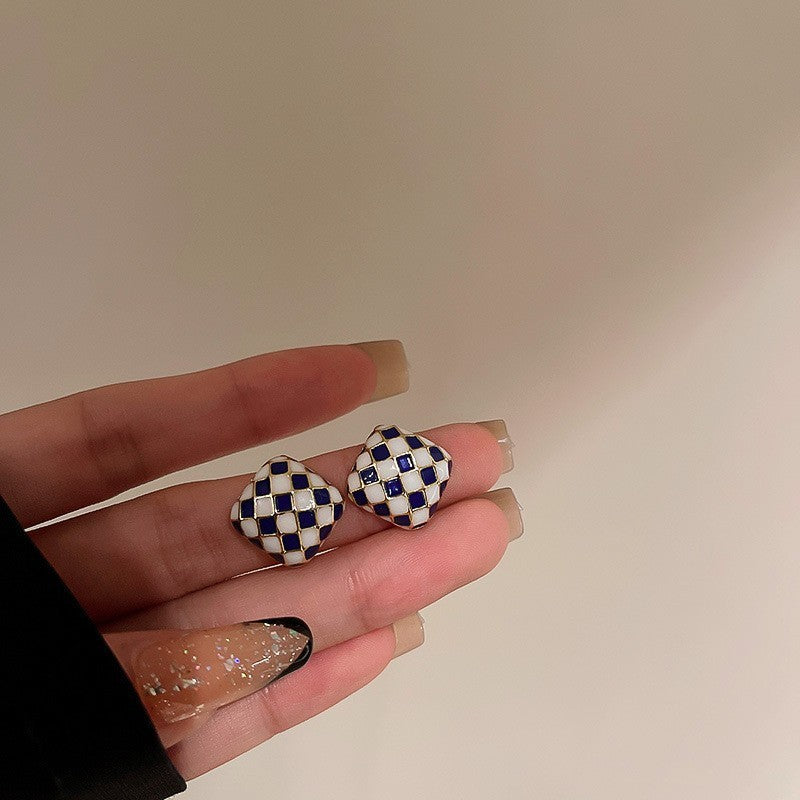 Orecchini geometrici a rombo di lusso con finitura smaltata e dettagli in perle da donna