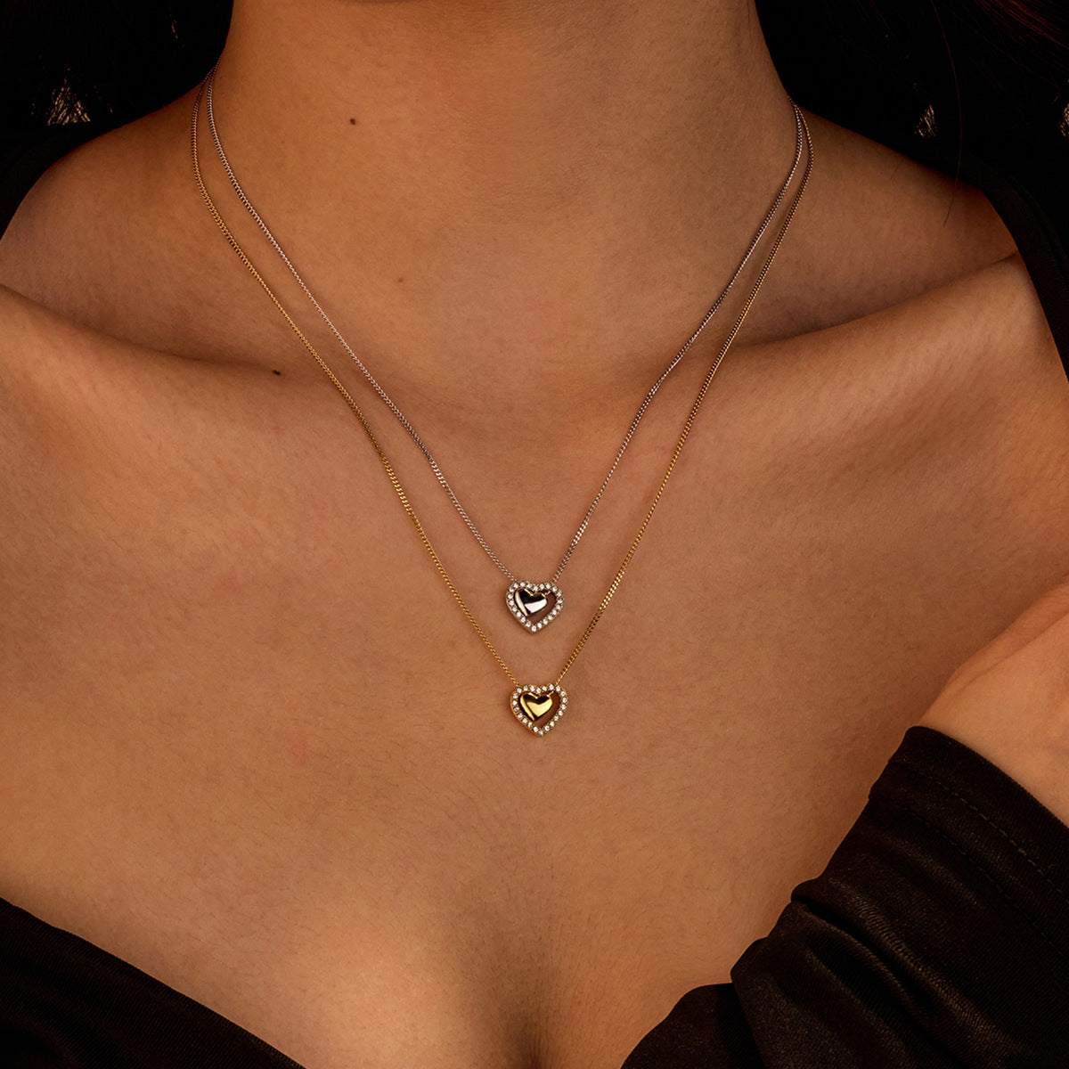 Collar con colgante minimalista de titanio en forma de corazón y circonitas incrustadas para mujer, cadena de acero inoxidable chapado a la altura de la clavícula