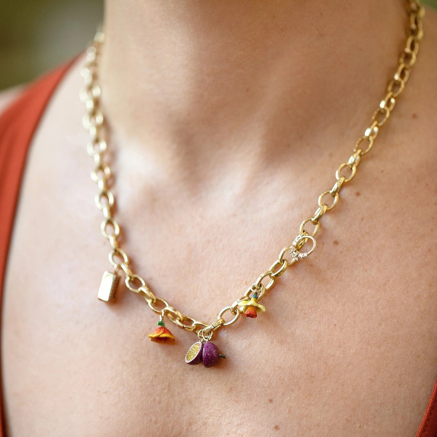 Minimalist 18K Gold Plated Geometric Stainless Steel Necklace with Wine Glass Flower Biscuit Chocolate Pendant