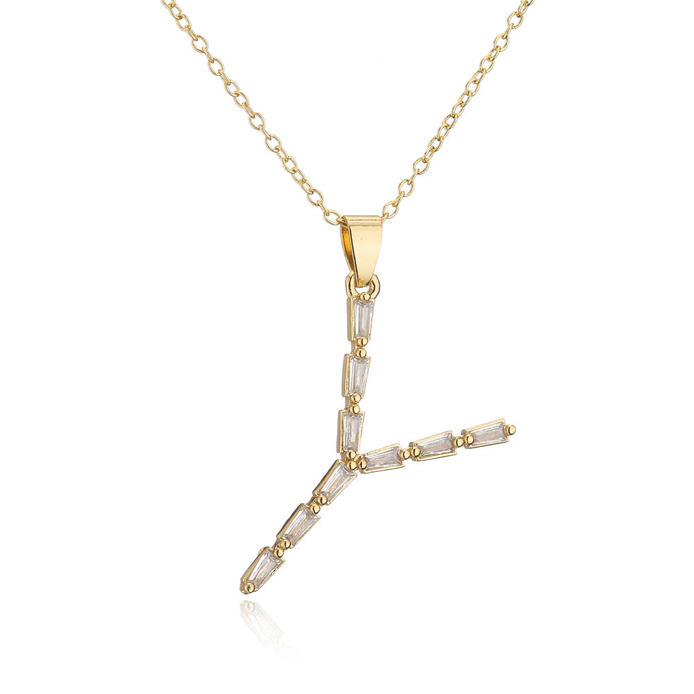 Collana da donna con ciondolo a lettera minimalista in ottone, placcata in oro 18K con intarsio di zirconi