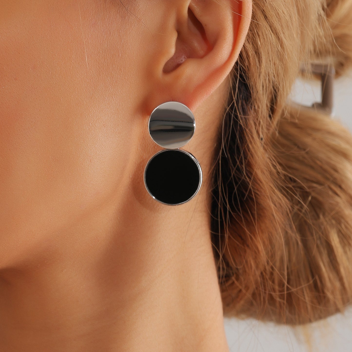 Anillo Ajustable de Metal Negro con Estilo Geométrico y Acabado Imitación Nácar para Mujer