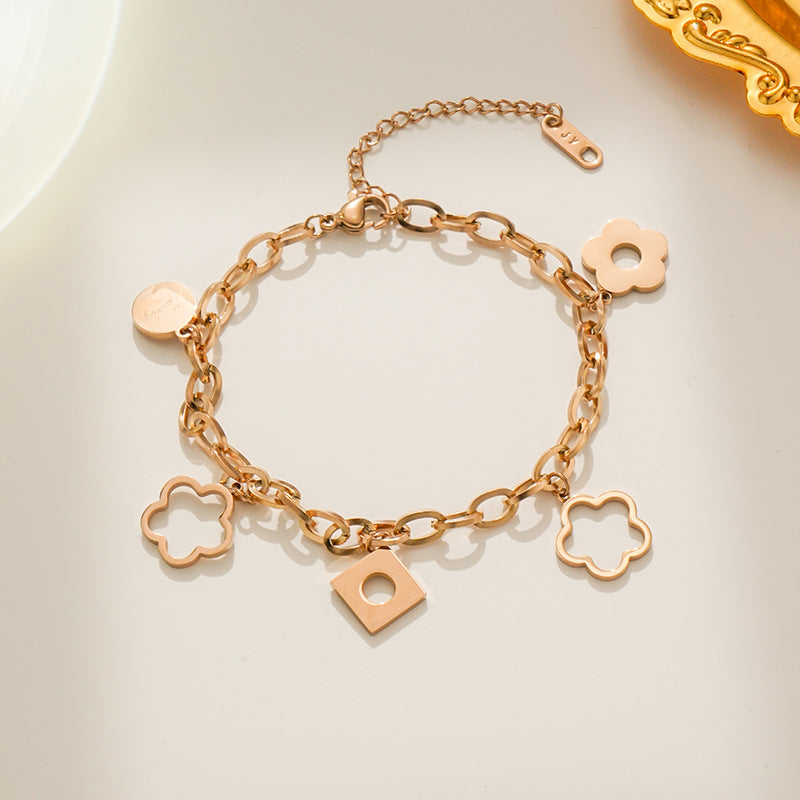 Bracciale da donna alla moda in acciaio al titanio a forma di rombo con ciondolo a fiore