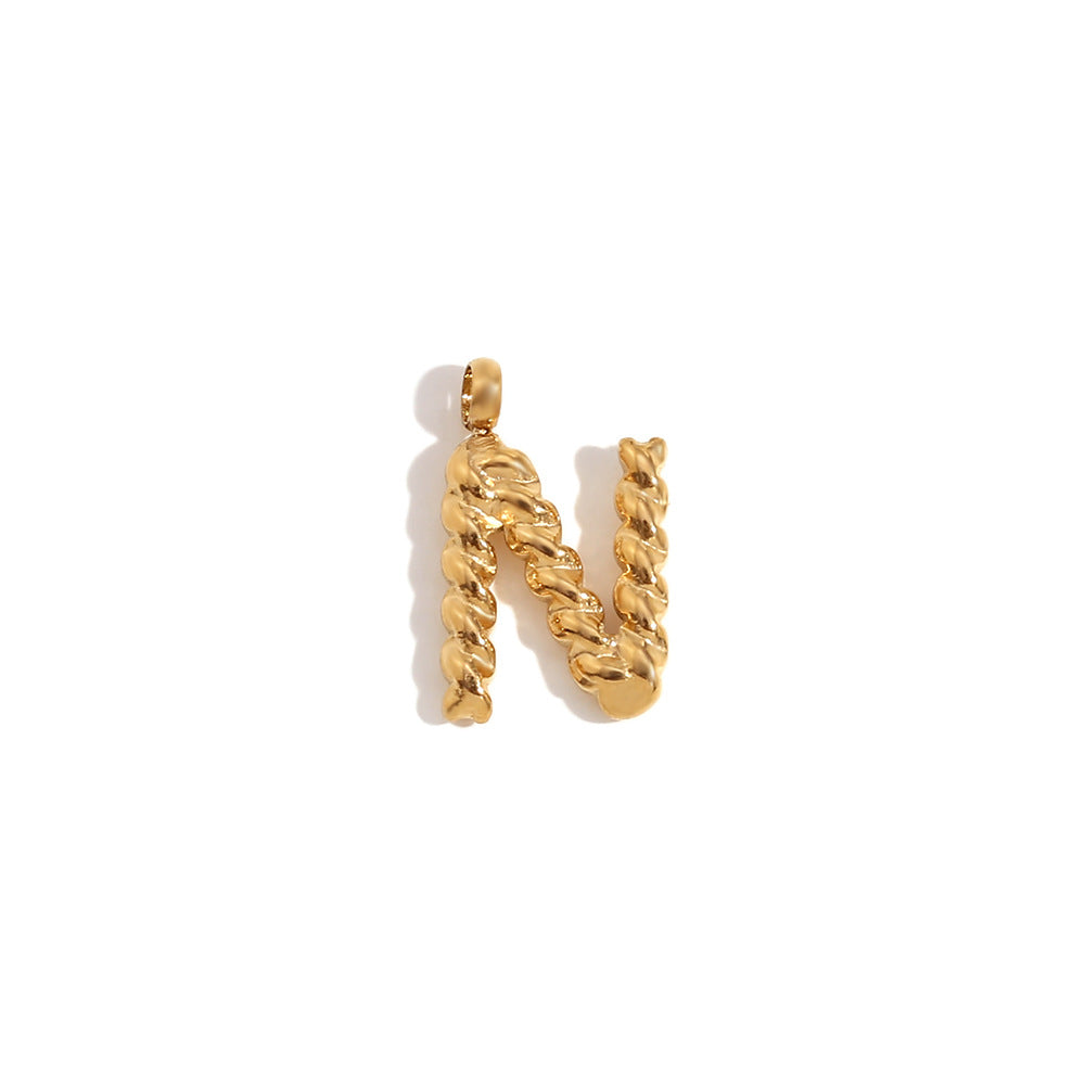 Colgante minimalista de acero inoxidable chapado en oro de 18 quilates con mini letra retorcida para mujer