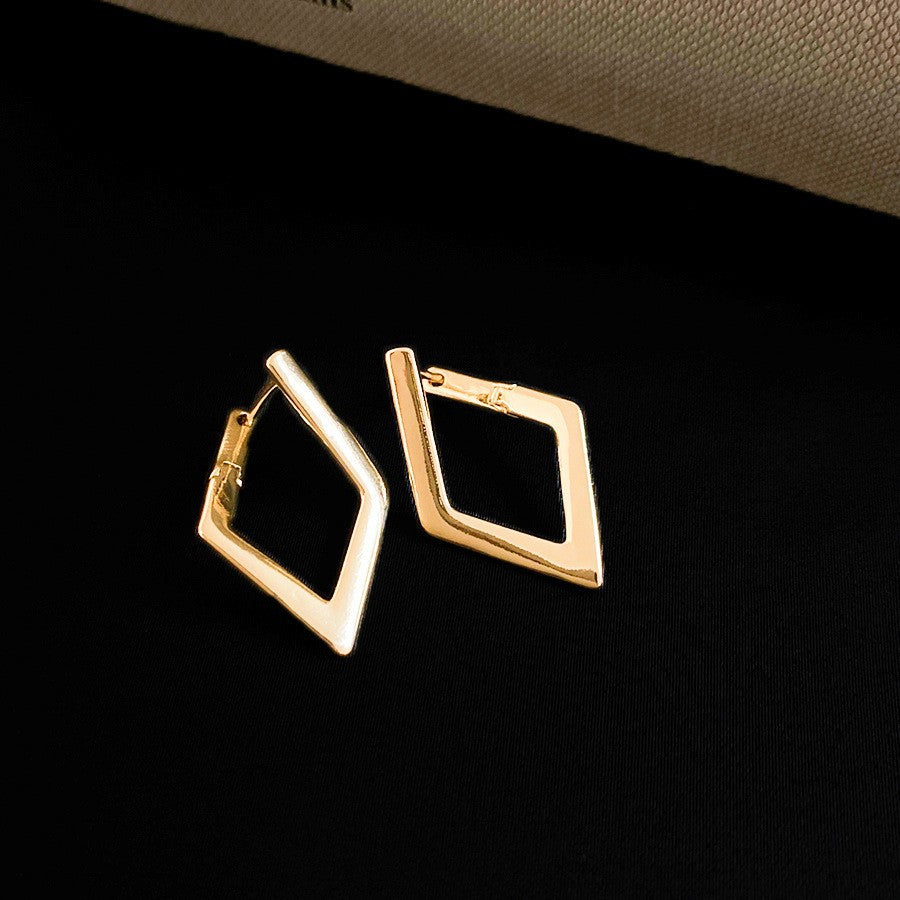 Orecchini a perno geometrici minimalisti in metallo con finitura placcata da donna, gioielli per l'orecchio lussuosi, alla moda e versatili per tutti i giorni