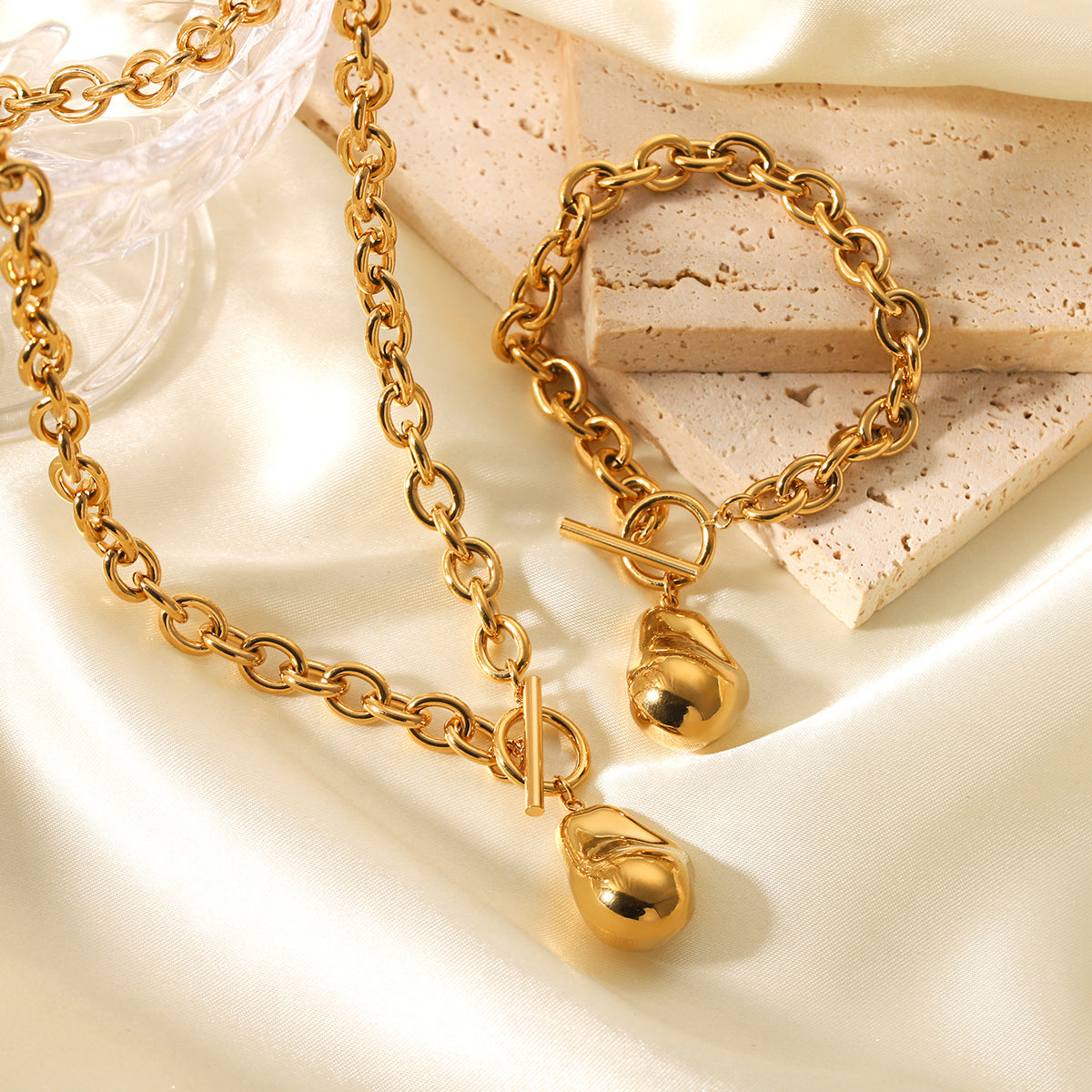 Minimalist Geometric OT-Clasp Titanium Steel Pendant Necklace with Electroplated Stainless Steel Chain for Women