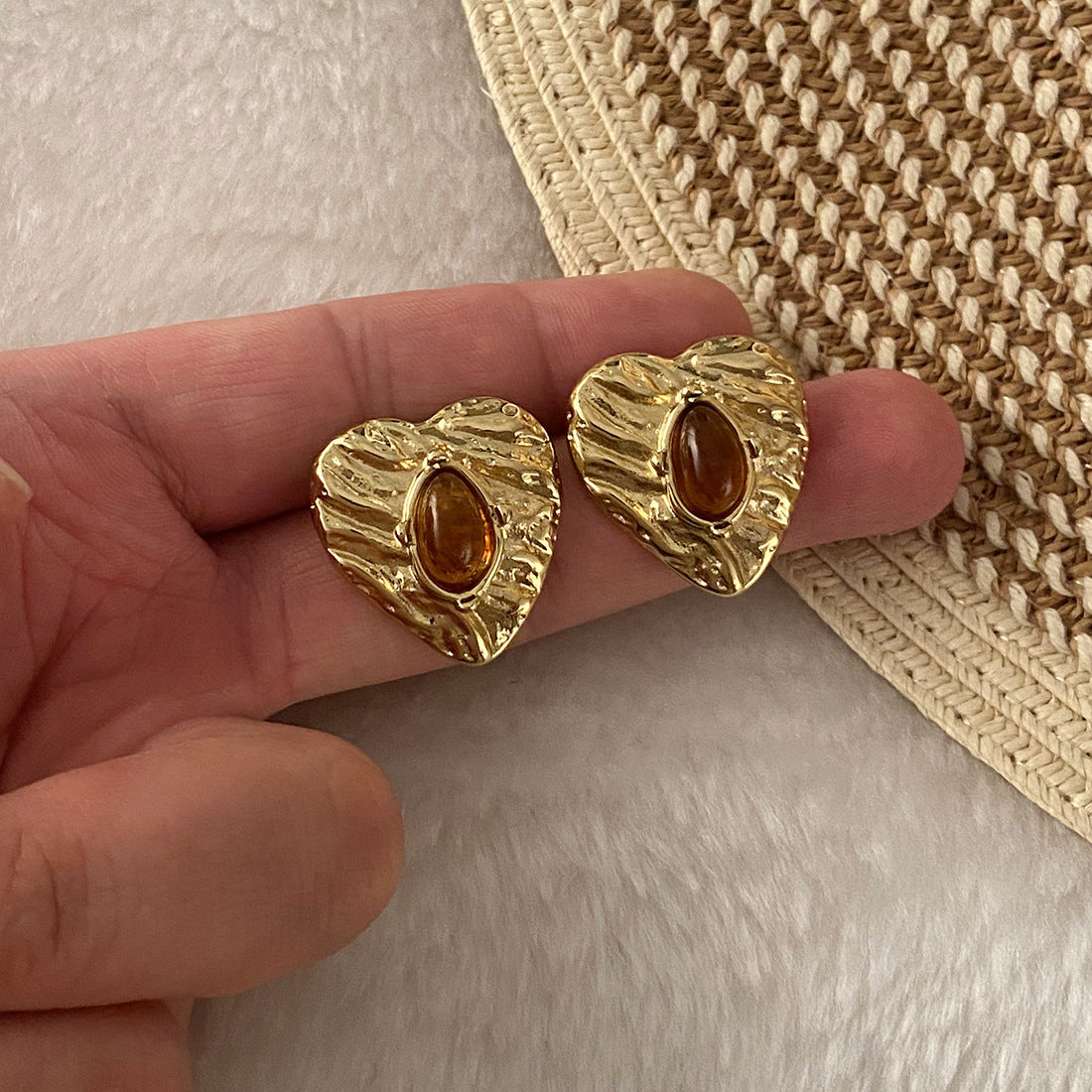 Orecchini a perno vintage in acciaio inossidabile a forma di cuore con finitura placcata per donna