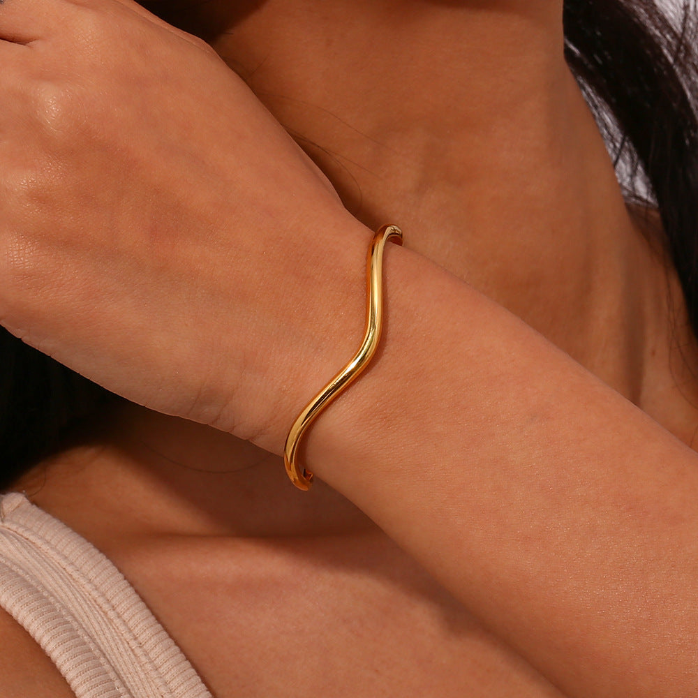Minimalist Luxury Wave-Shaped Stainless Steel Bracelet for Women with Plated Finish