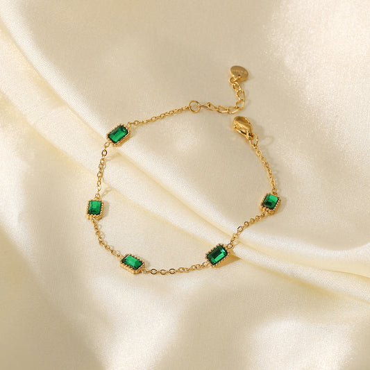 Pulsera minimalista geométrica de acero inoxidable con baño de oro de 14K y detalles cuadrados de circonita verde para mujer