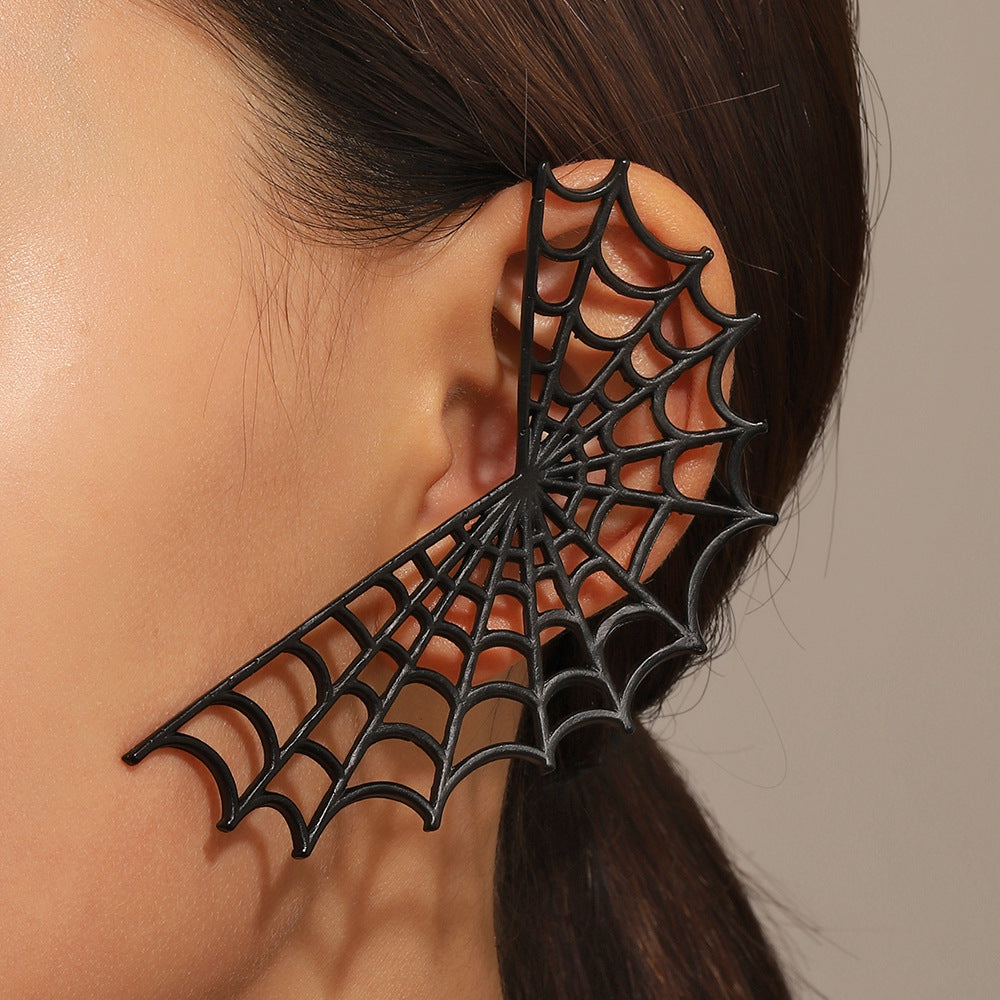 Pendiente tipo ear cuff de telaraña geométrica estilo punk para mujer, de aleación electrochapada, pendientes llamativos de moda oscura