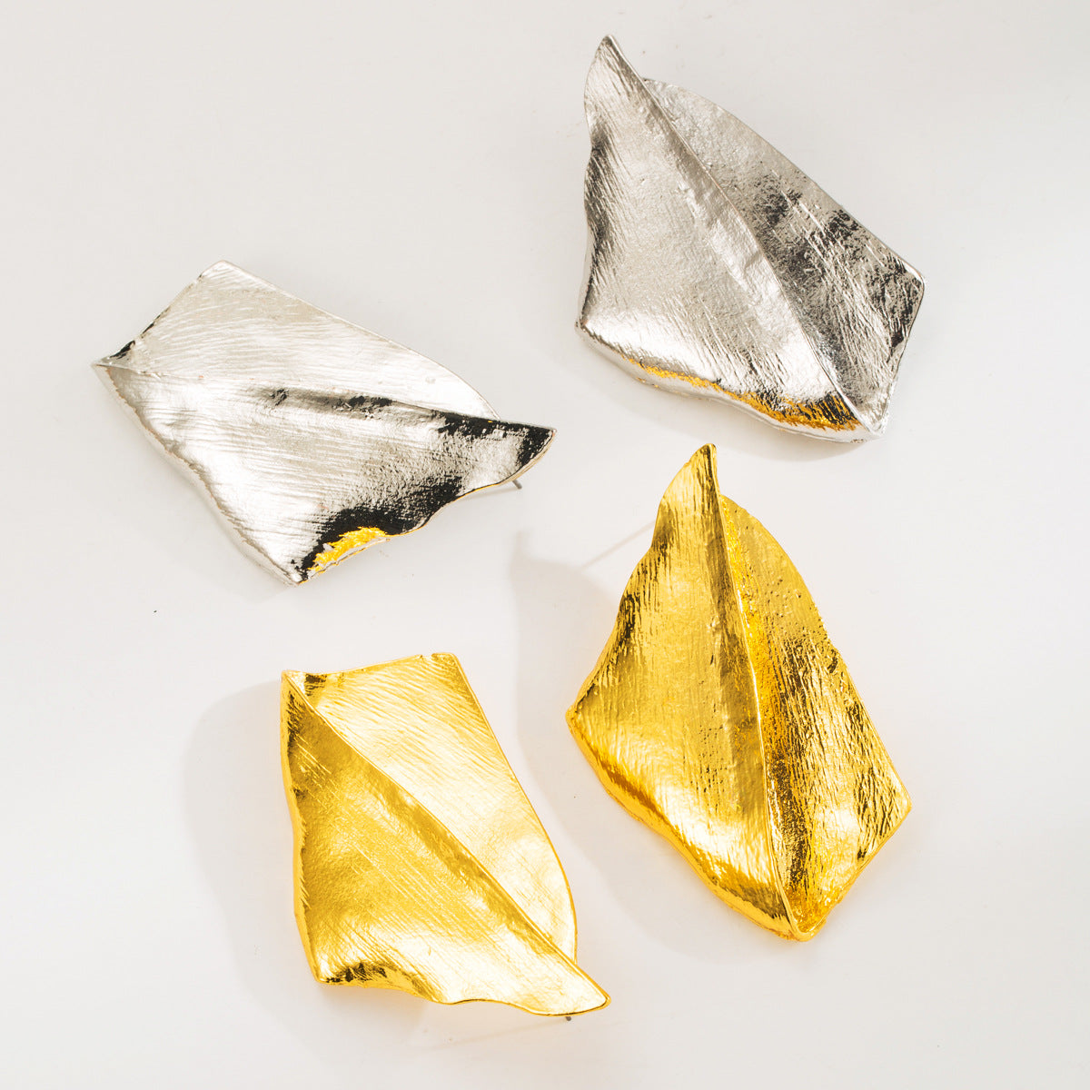 Pendientes de aleación con textura irregular geométrica vintage con galvanoplastia para mujer