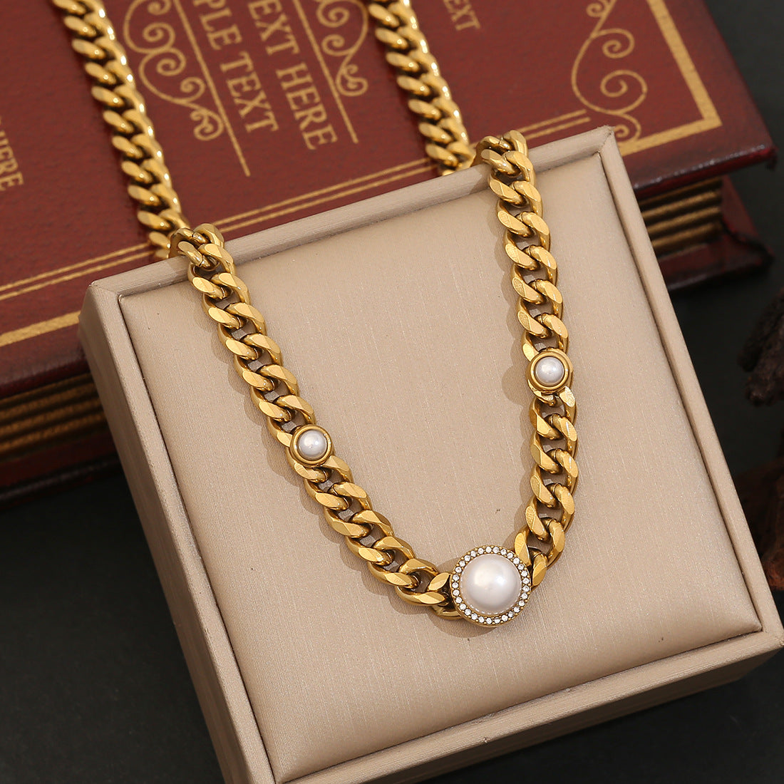 Collana da donna alla moda con perle rotonde geometriche e intarsio di strass in acciaio inossidabile