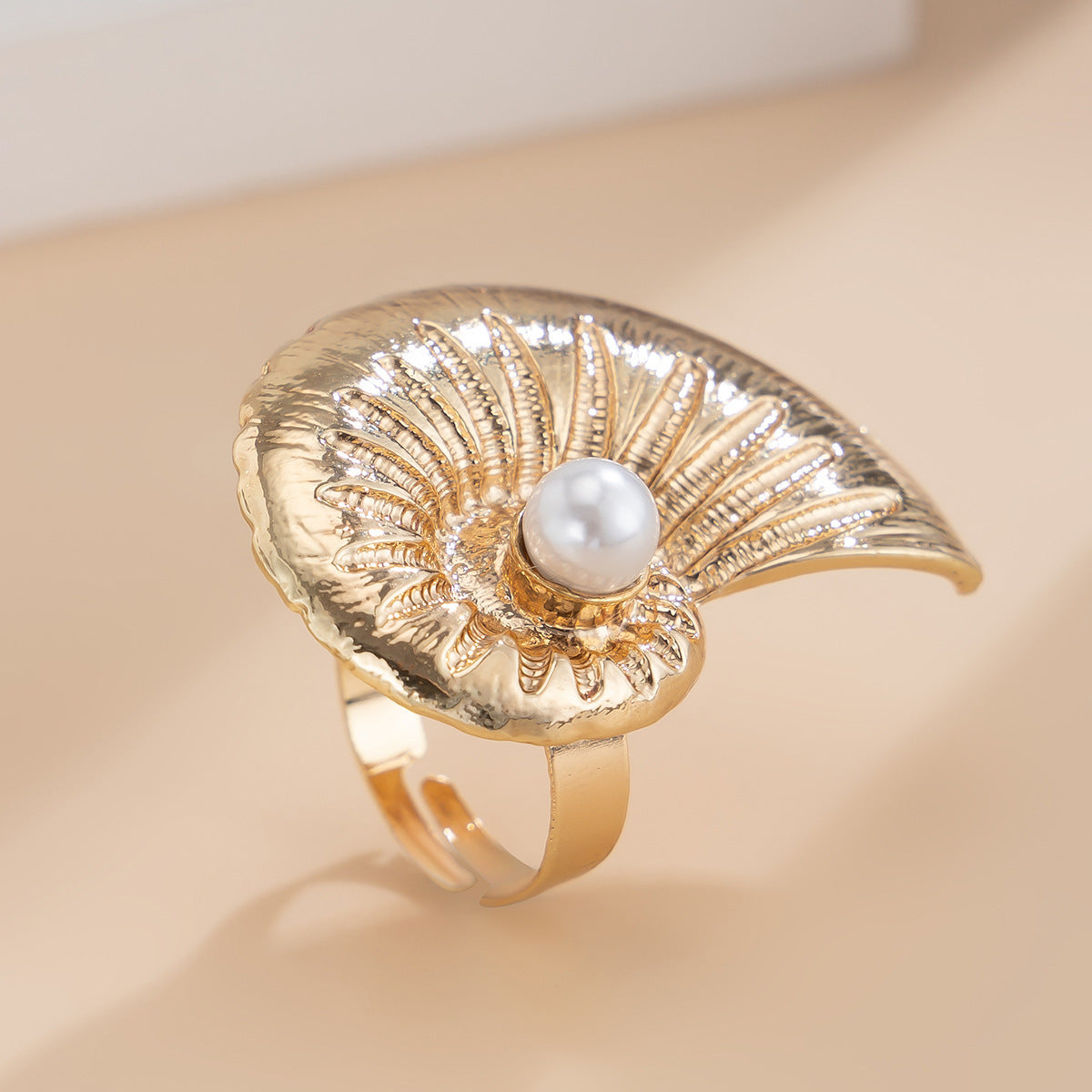 Anello da donna in metallo a forma di stella in stile vacanza con finitura placcata e fascia regolabile