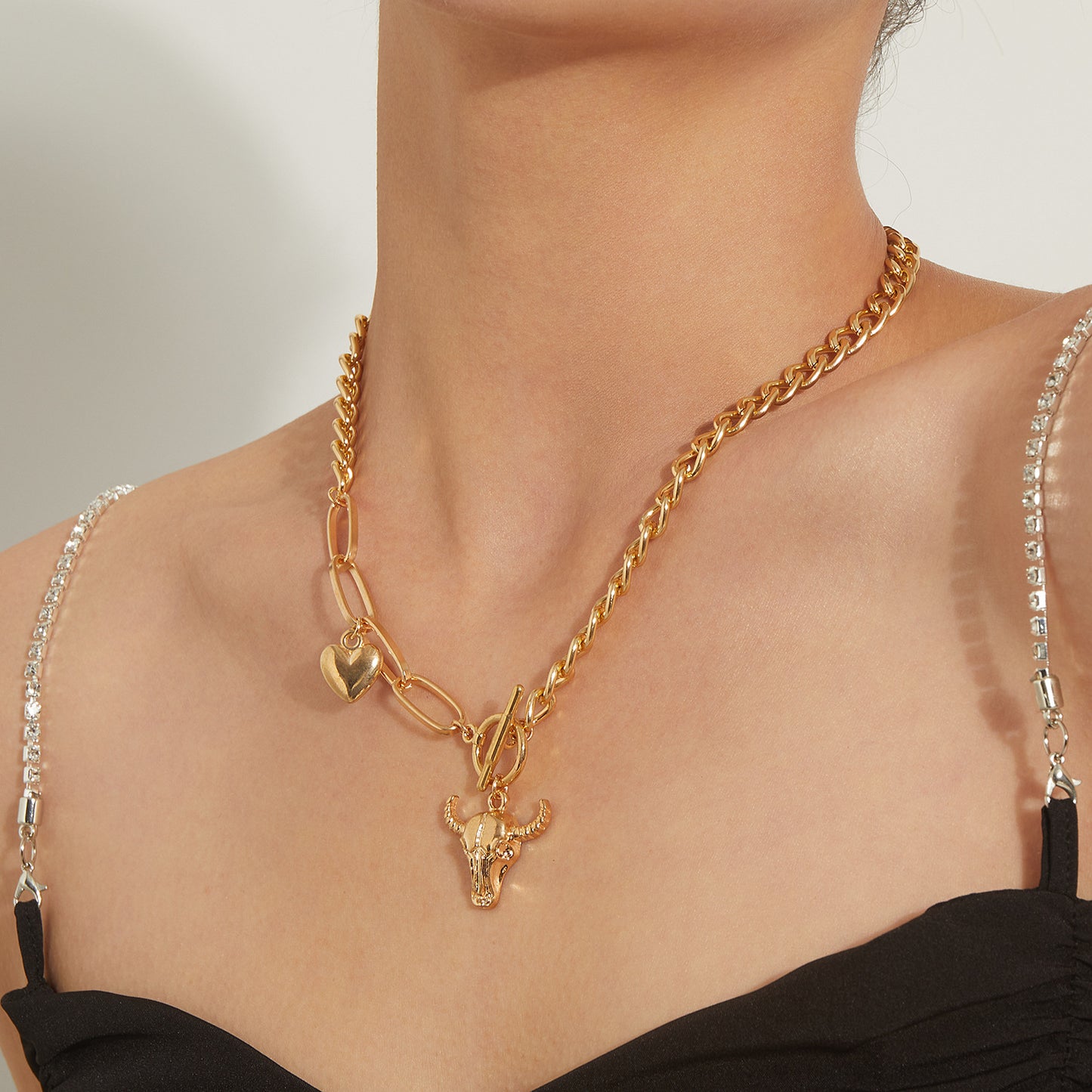 Minimalist Heart-Shaped Bull Pendant Necklace for Women Alloy Chain with Plated Finish