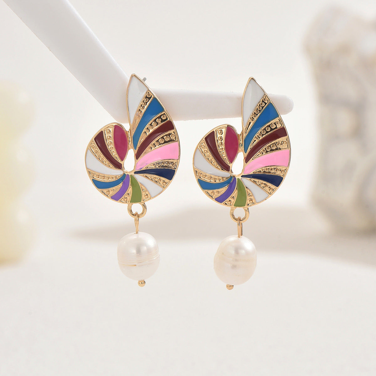 Fashionable Geometric Abalone-Shaped Enamel Earrings in Zinc Alloy with Stainless Steel Posts for Women