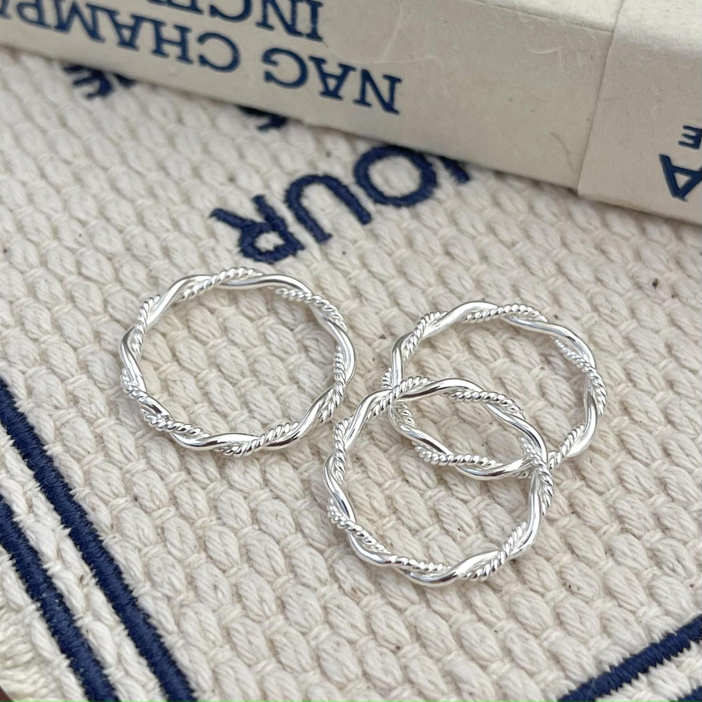 Anello Nodo a Cuore Minimalista in Argento Sterling 925 Placcato per Donna