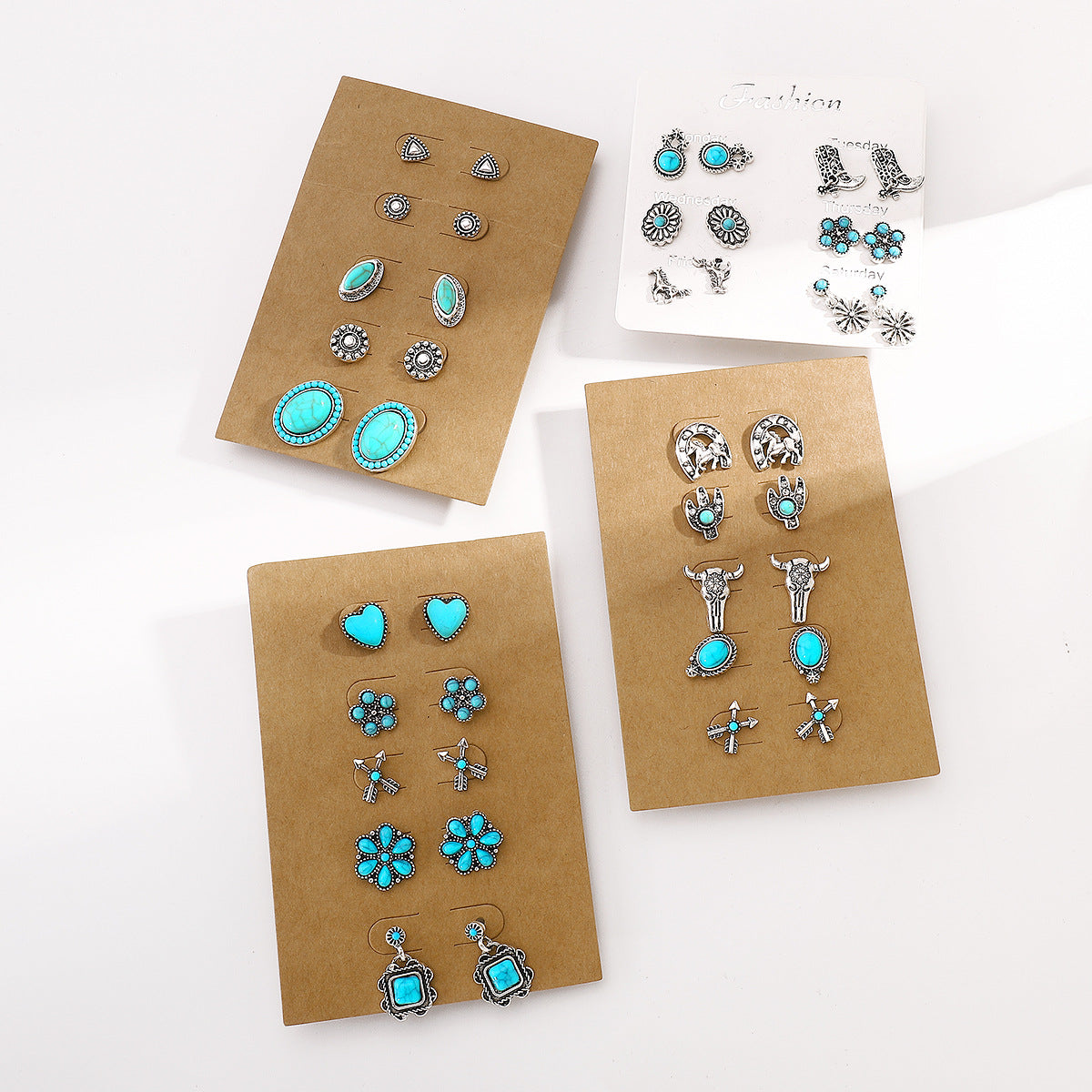Set di Orecchini Pendenti Geometrici a Goccia in Stile Vintage Etnico a Cuore con Intarsio di Turchese e Finitura Placcata in Lega