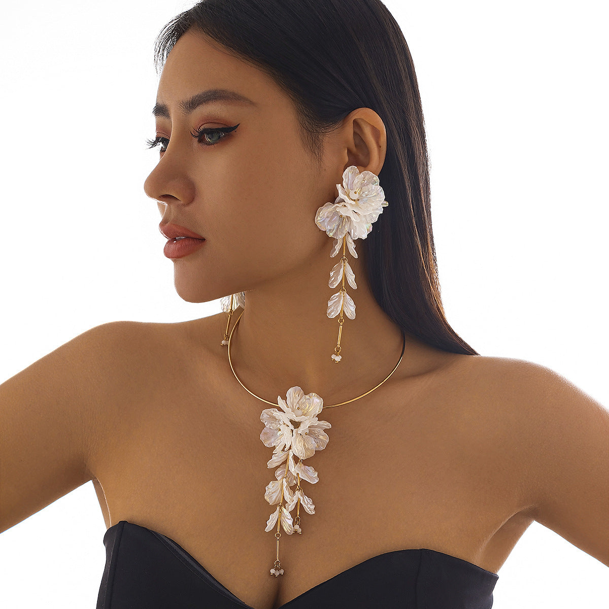 Sweet Minimalist Plated Resin Floral Pendant Necklace for Women