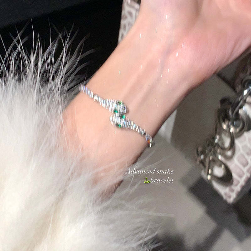 Pulsera de circonita bañada en oro con forma de serpiente para mujer, de estética minimalista de lujo