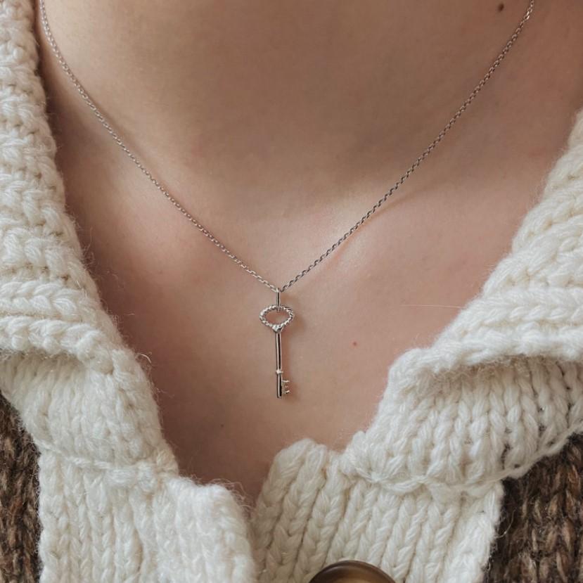 Minimalist Key-Shaped Pendant Necklace in 925 Sterling Silver on Snake Chain for Women