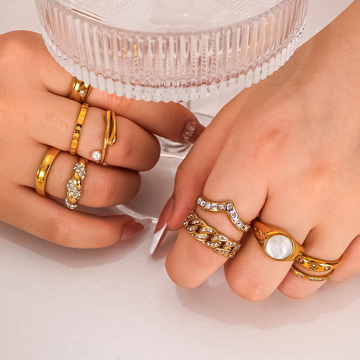 Elegante Anello in Acciaio Inossidabile con Trama Intrecciata e Intarsio di Strass con Motivi a Foglia, Onde e Forme Geometriche per Uomo e Donna