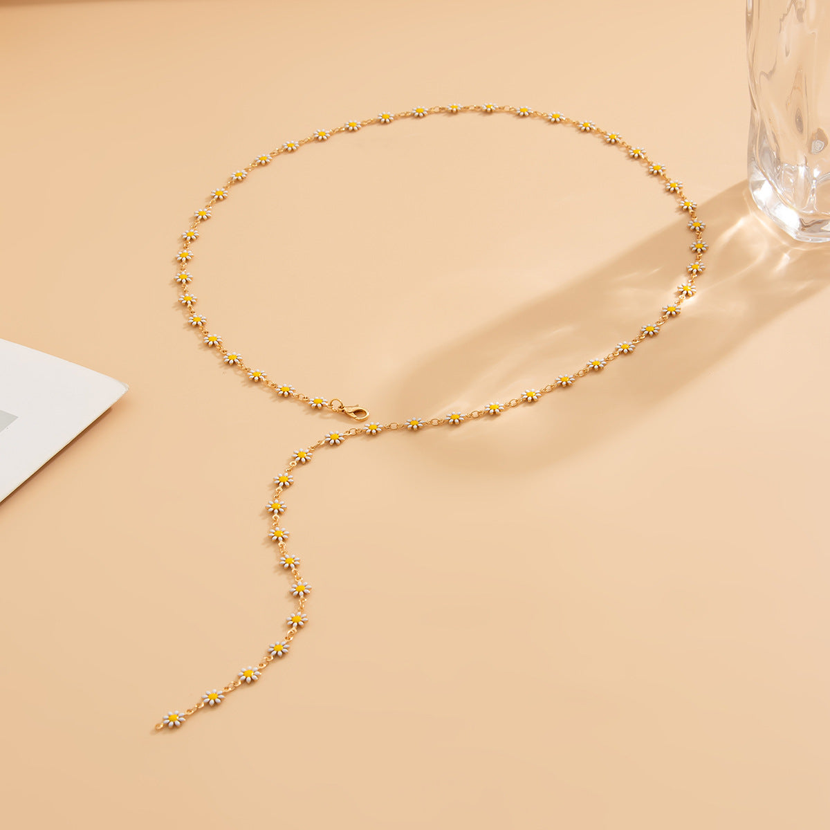 Collana Lunga Stratificata con Fiori Minimalisti Placcata Rame con Dettagli in Cristallo e Nappa per Donna