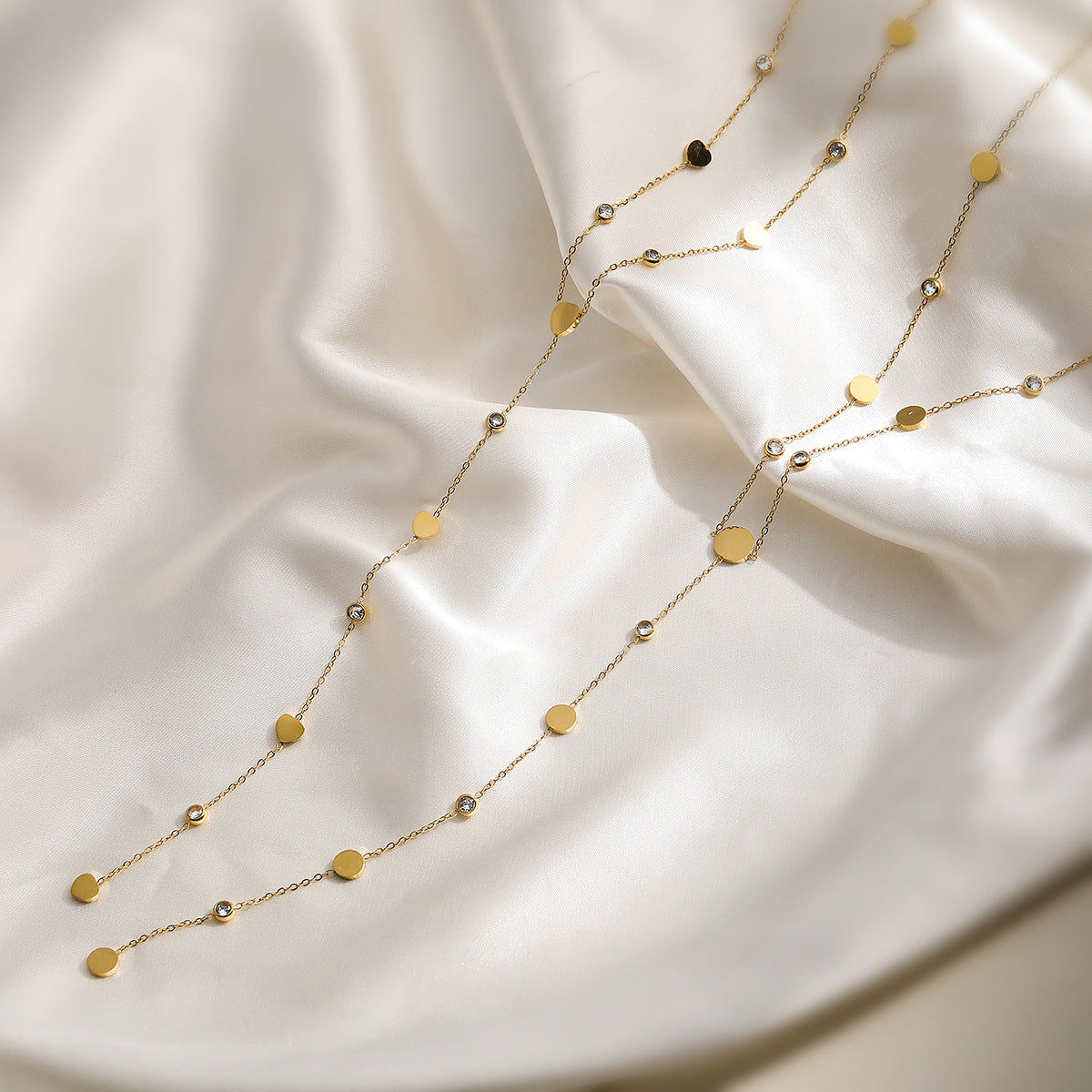 Elegante collana da donna in acciaio inossidabile placcato oro 18K a forma di cuore con intarsio in zirconi, stile vintage
