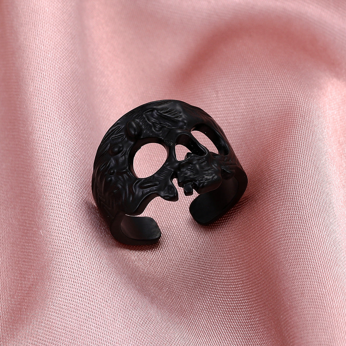 Gothic Punk Skull-Shaped Alloy Ring with Electroplated Finish for Unisex Streetwear Fashion