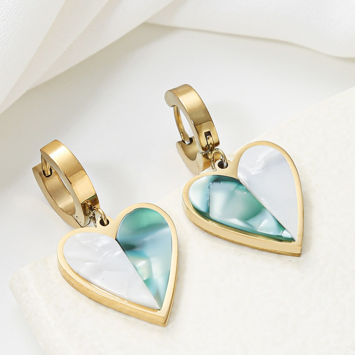 Orecchini Chic a Cuore in Rame con Intarsio in Pietra Naturale, Perni in Acciaio Inossidabile, Stile Minimalista e Dolce