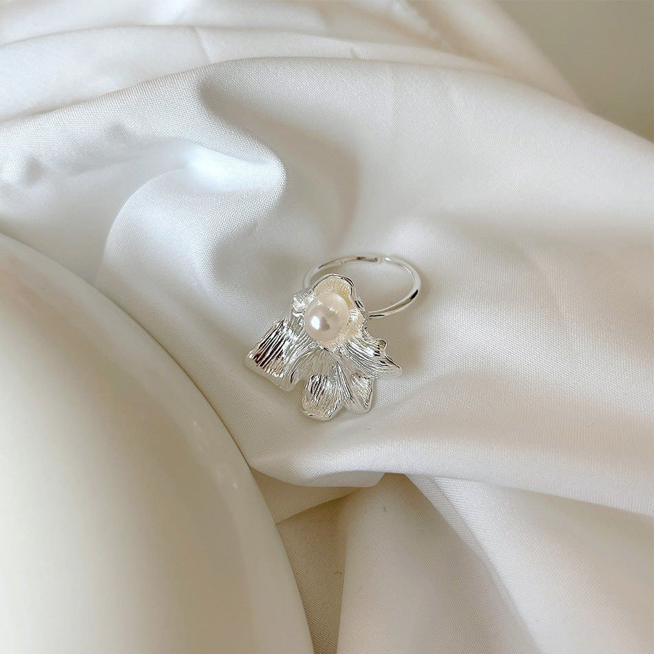 Anillo de Plata de Ley 925 Minimalista y Elegante con Perla Incrustada Irregular Floral para Mujer