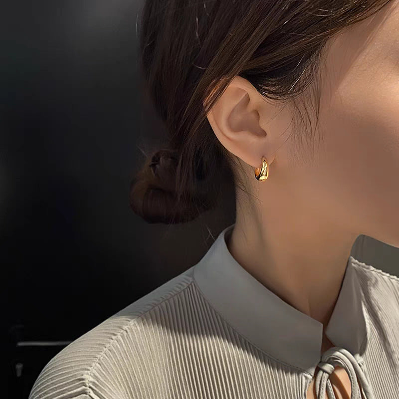 Pendientes de aro en forma de U de acero inoxidable chapados en oro con estilo francés minimalista para mujer