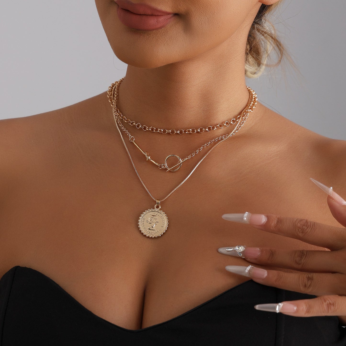 Vintage Geometric Alloy Plated Portrait Pendant Necklace for Women