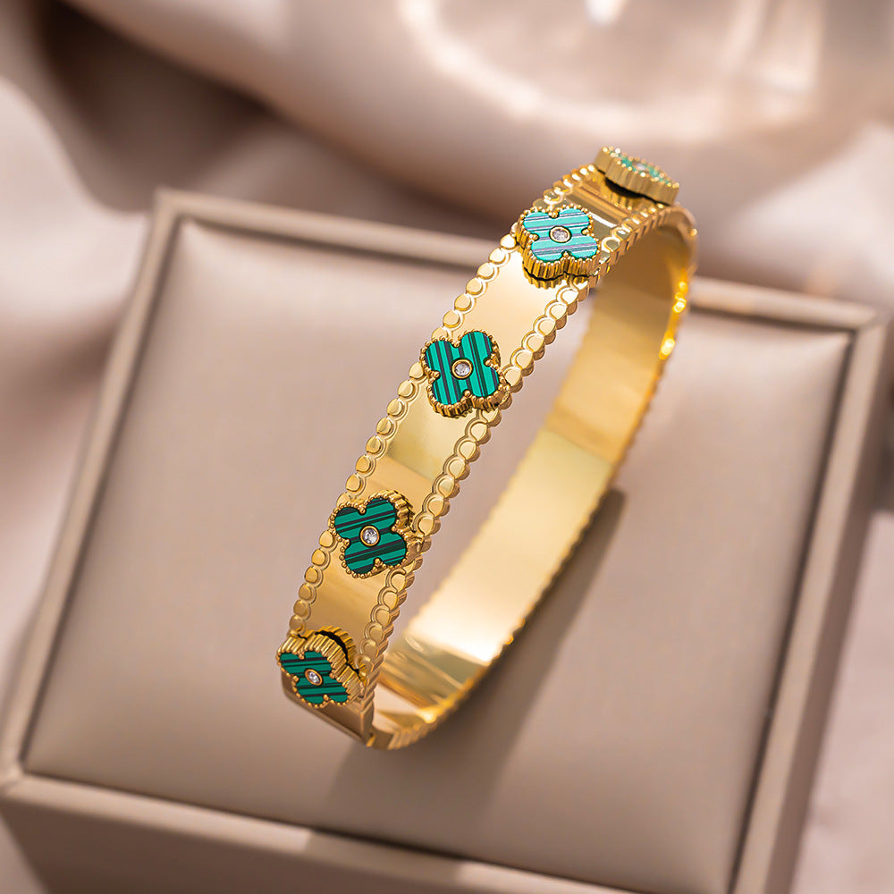 Bracciale a quadrifoglio minimalista da donna in acciaio al titanio con intarsio di strass e placcatura anti-ossidazione